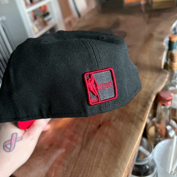 The city golden state warriors hat red black like new 7 1/4 - Picture 2 of 3